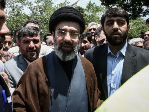 İran'da Tek Aday Konuşuluyor! Oğul Hamaney Başa Geçiyor